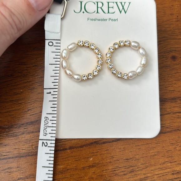 NWT J. Crew Gold Circle Fresh Water Pearl Stud Earrings - Picture 4 of 5